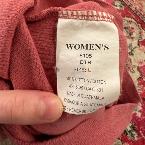 Women’s Woolrich basic top!🩷 - Picture 5 of 5